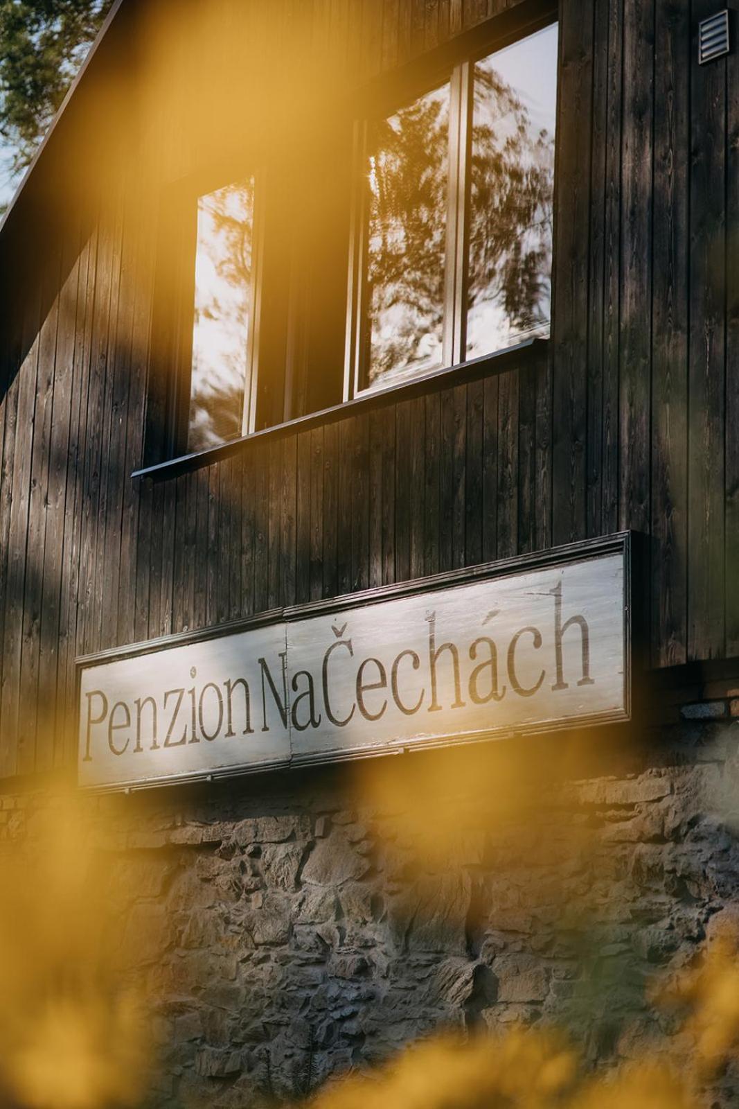 מלון Korouhev Restaurant A Penzion Na Cechach מראה חיצוני תמונה