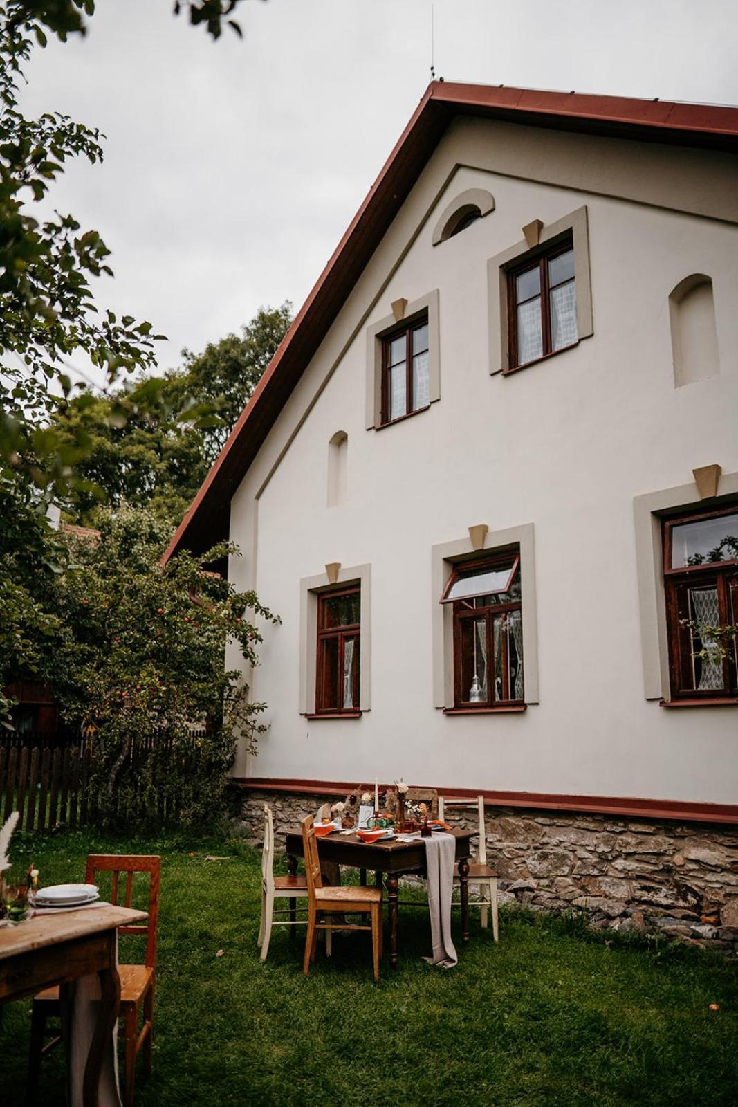 מלון Korouhev Restaurant A Penzion Na Cechach מראה חיצוני תמונה