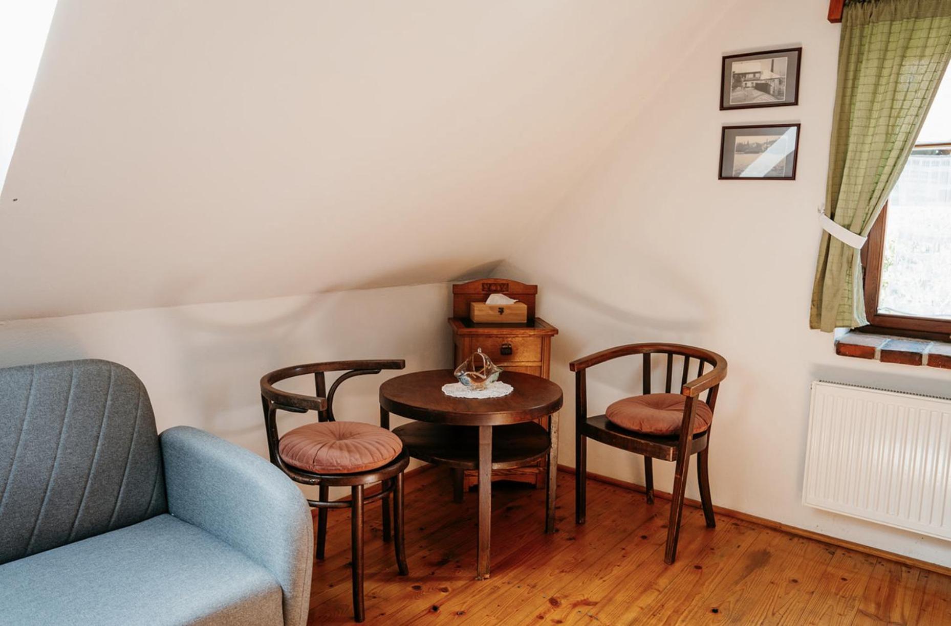 מלון Korouhev Restaurant A Penzion Na Cechach מראה חיצוני תמונה