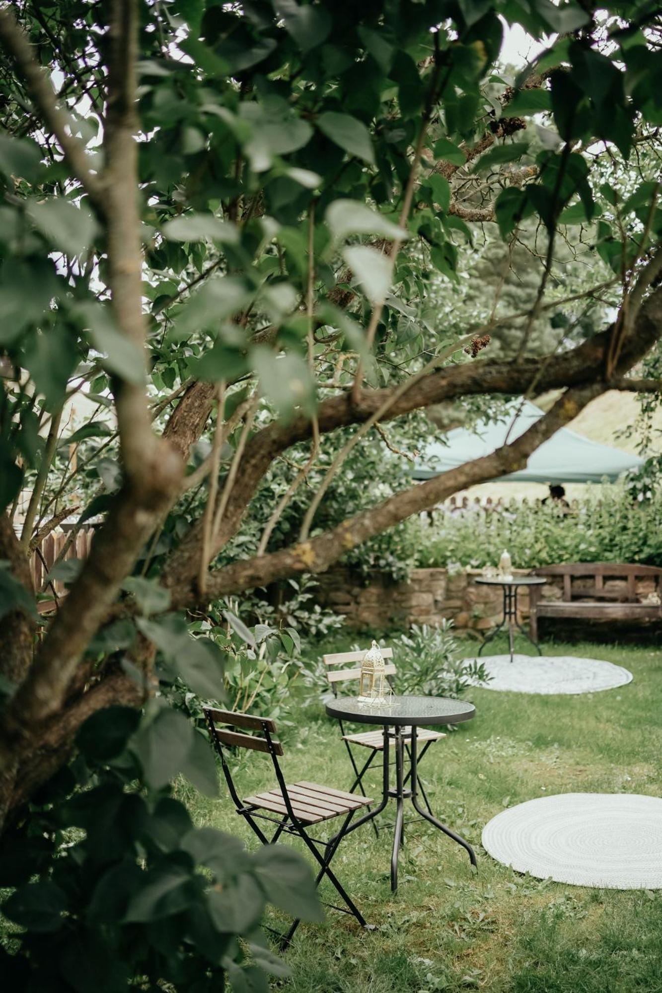 מלון Korouhev Restaurant A Penzion Na Cechach מראה חיצוני תמונה